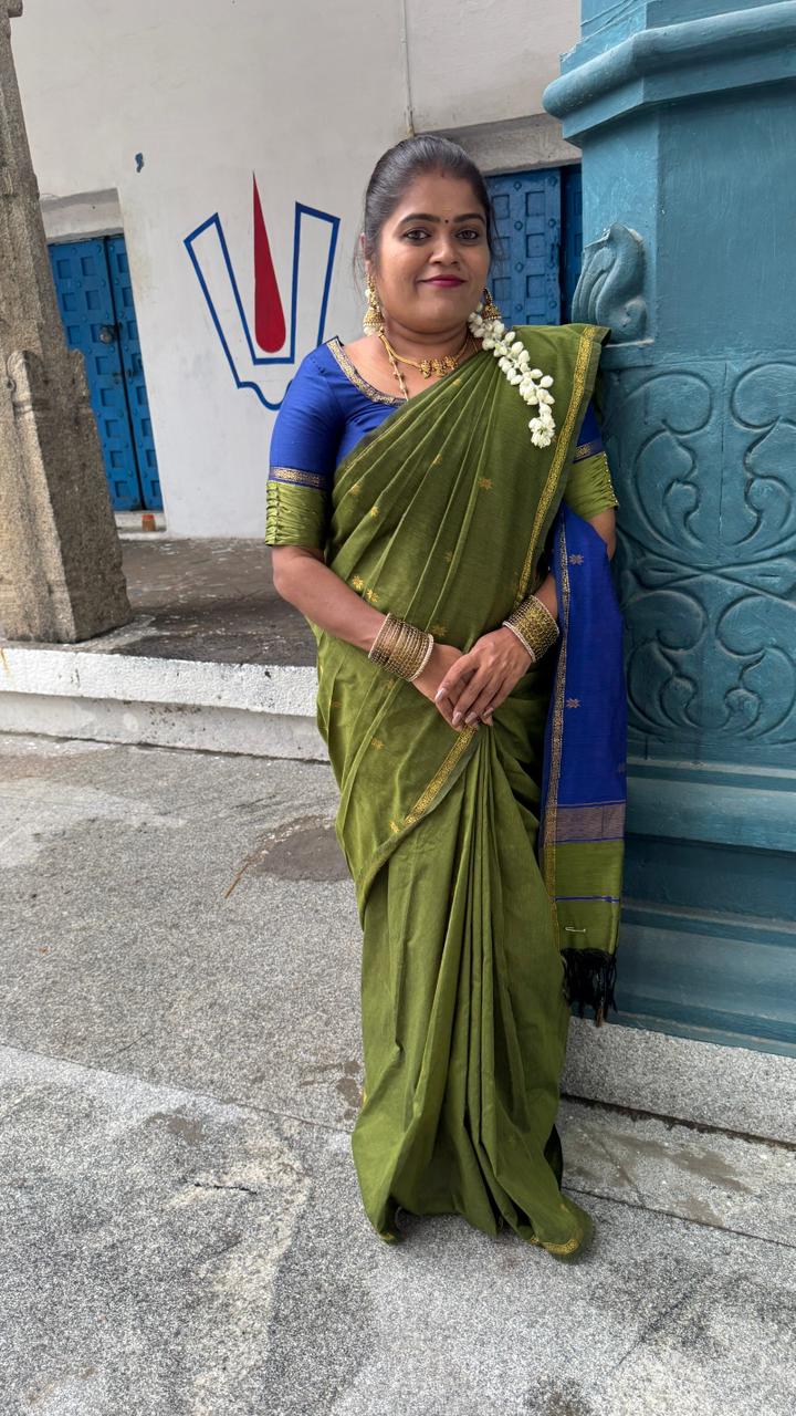 Vibrant Parrot Green Maheshwari Cotton Saree with Contrast Blouse