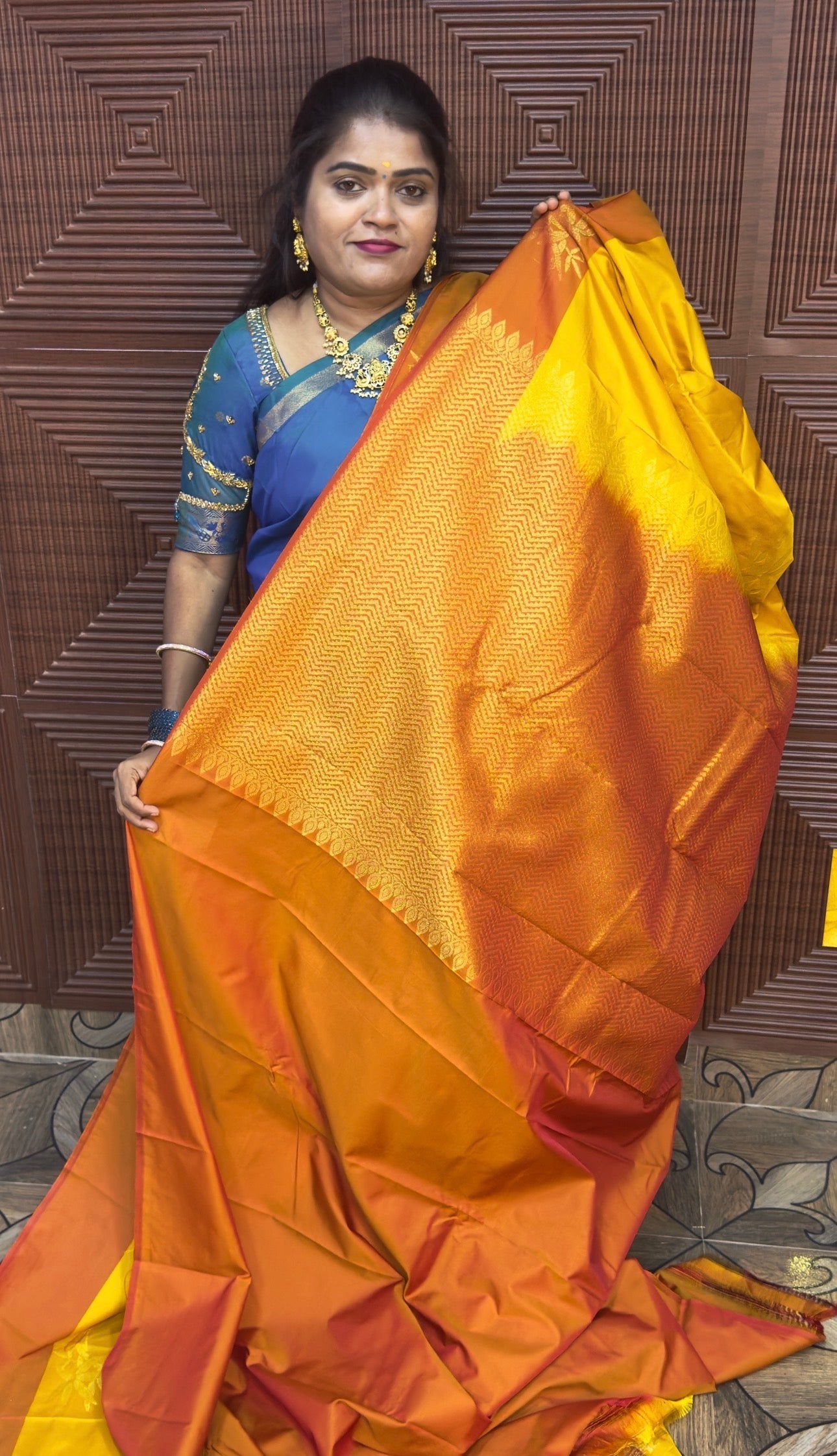 Kanchi Soft Silk Saree (yel)