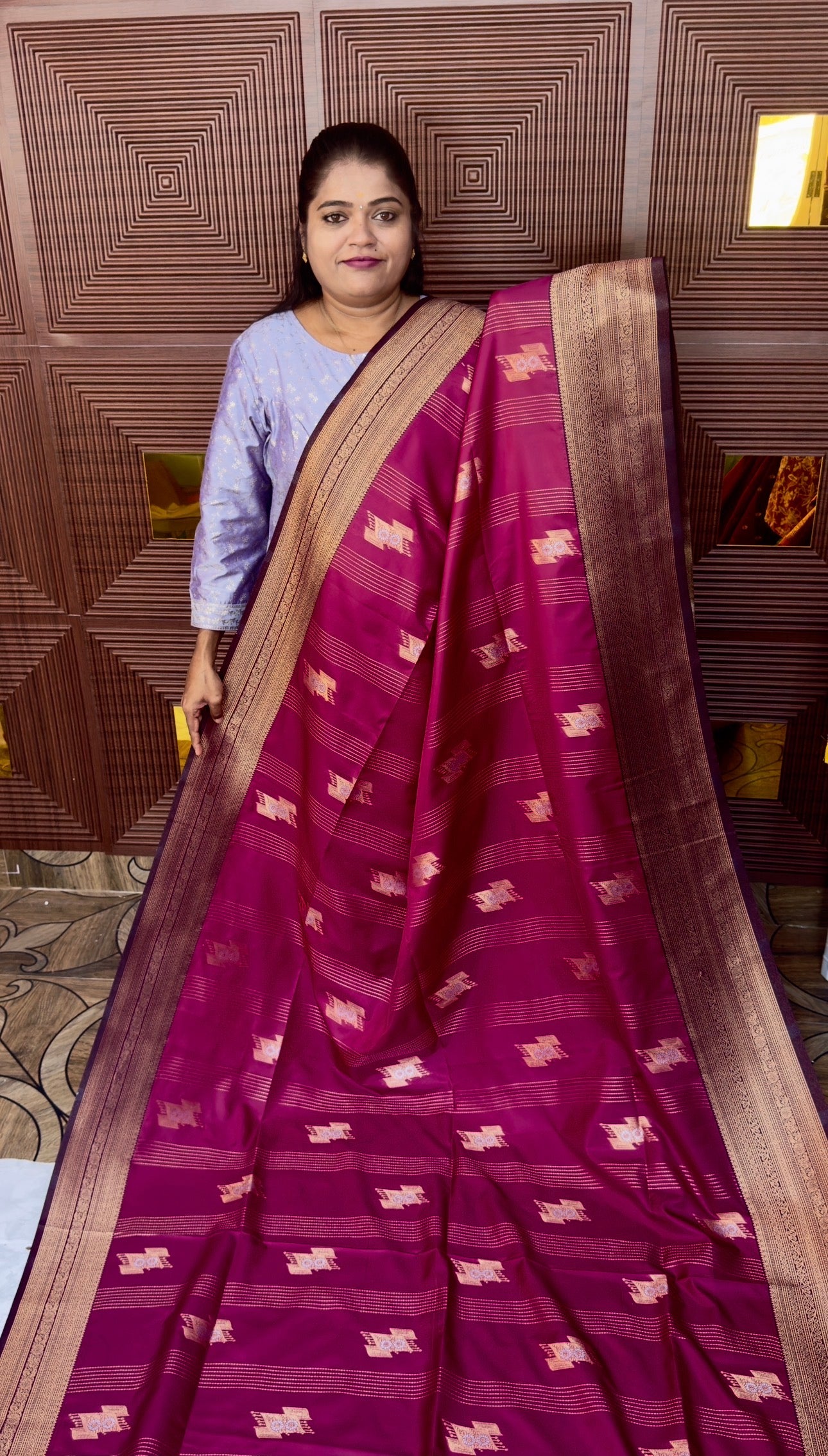KANCHI SOFT SILK SAREE ( Dar pin )