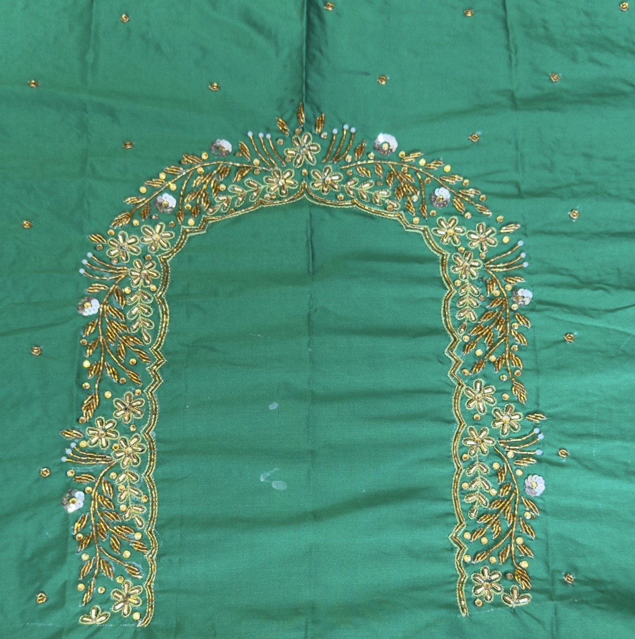 ✨ Elegant Aari Work Blouse Material ✨