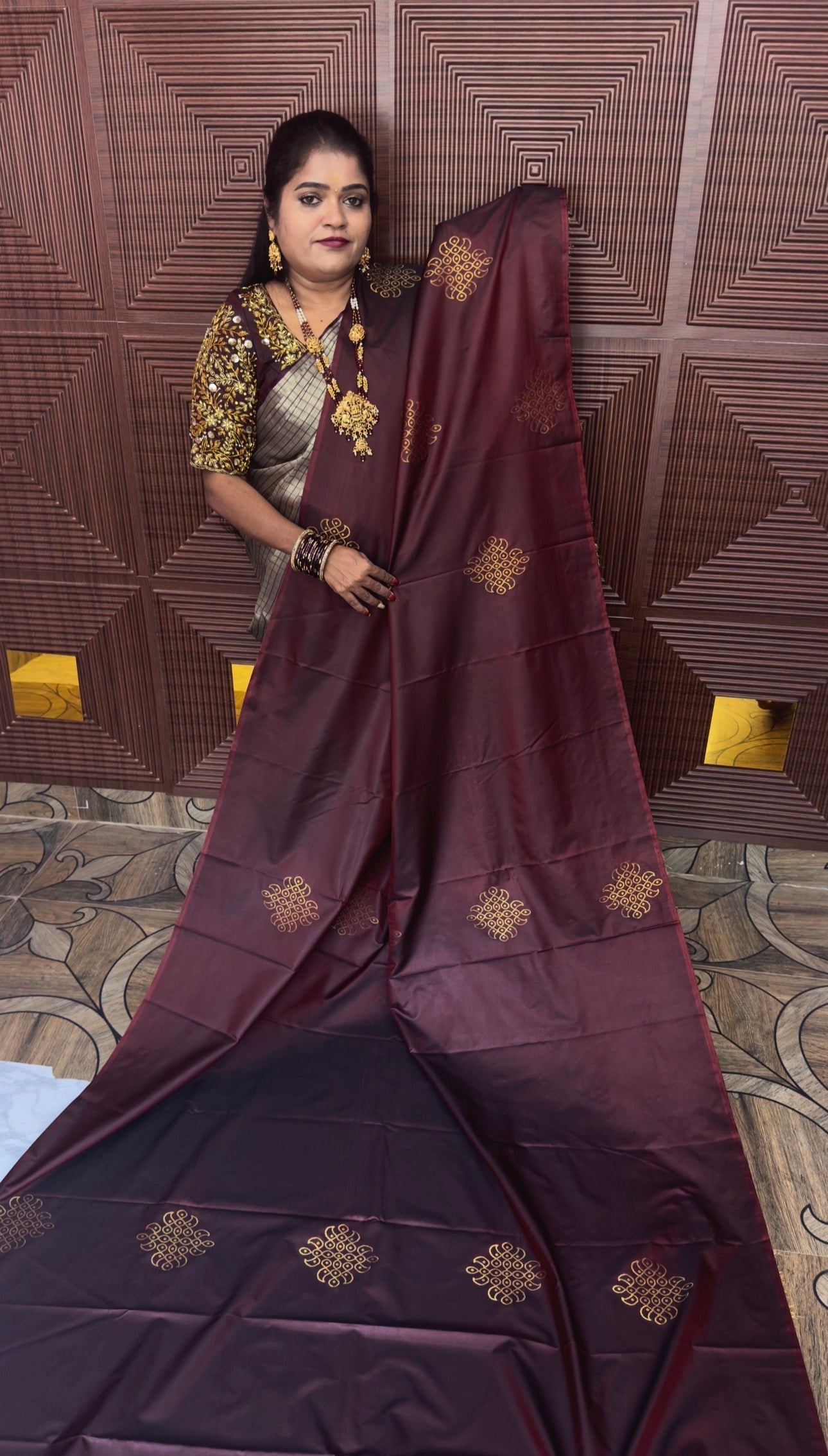 KANCHI SOFT SILK SAREE  (Kolam)