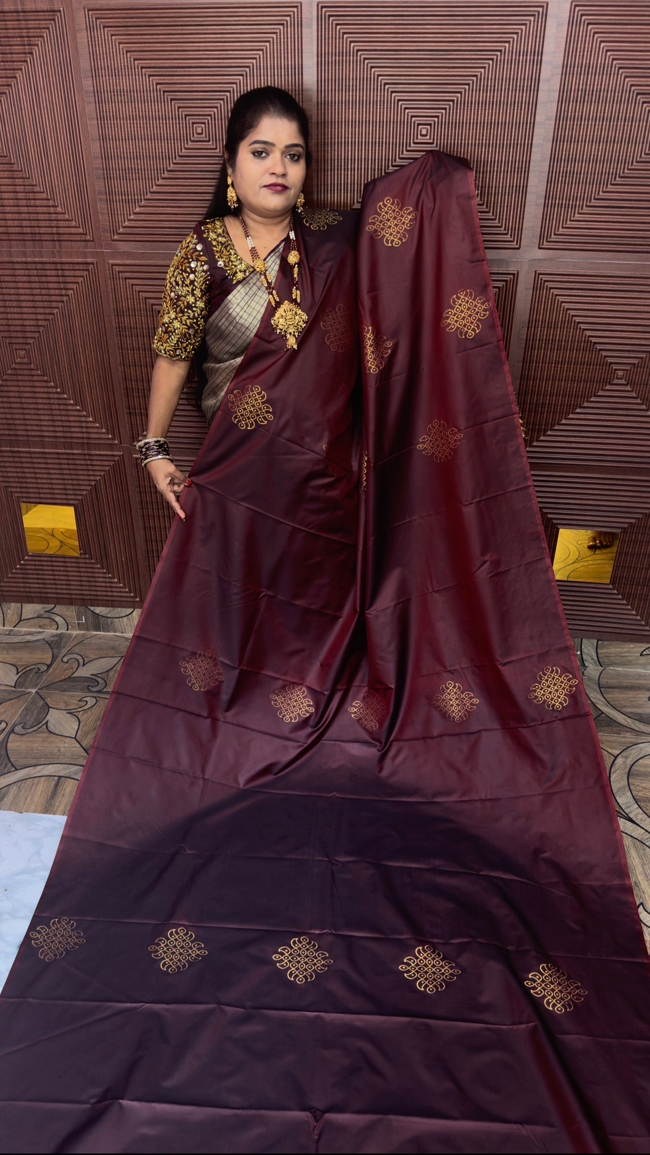 KANCHI SOFT SILK SAREE  (Kolam)