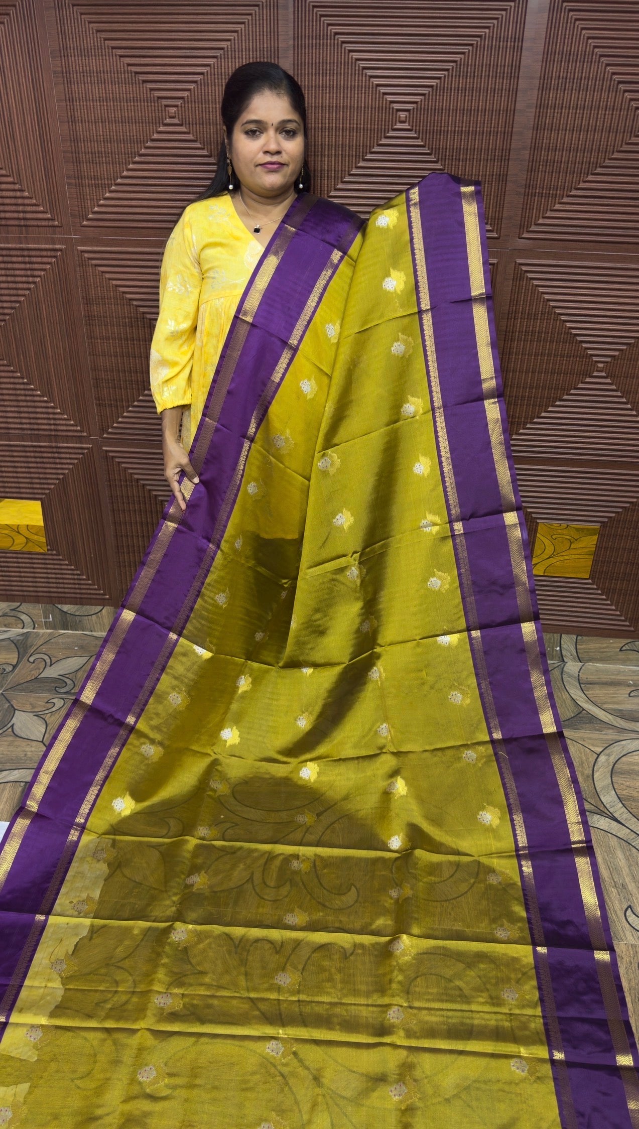 BANARASI SOFT SILK SAREE (OLIVE GREEN )